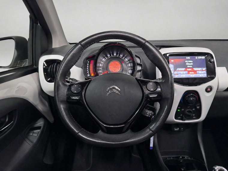 Vehicle Image 16