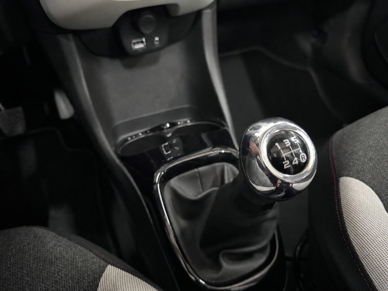 Vehicle Image 21