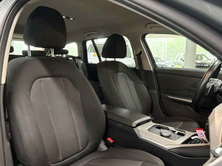 Vehicle Image 33
