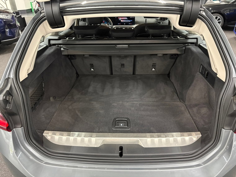 Vehicle Image 38
