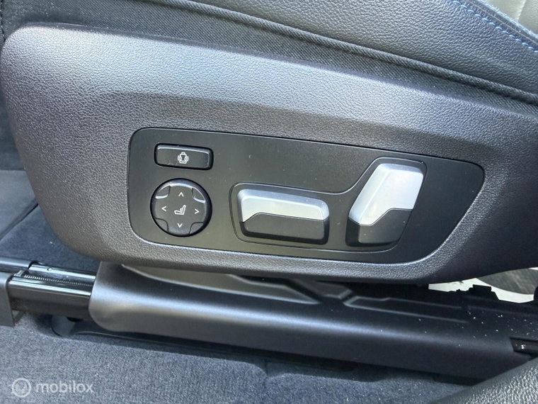 Vehicle Image 43