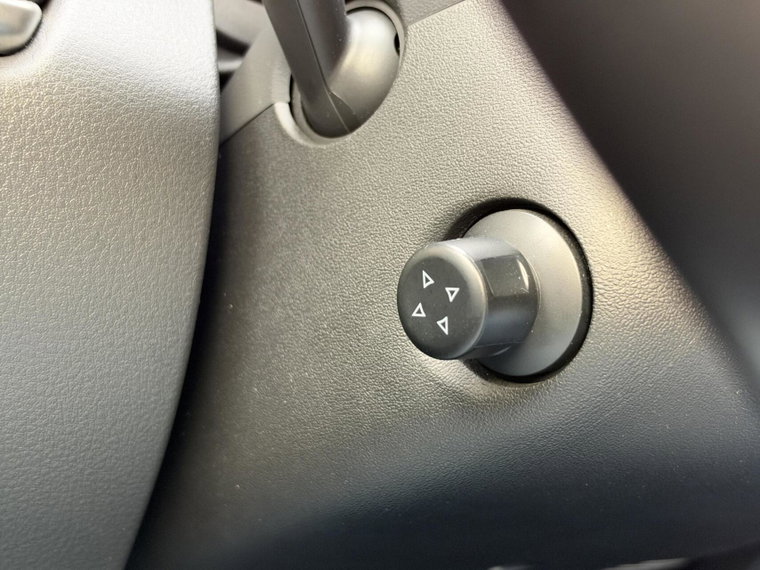 Vehicle Image 38