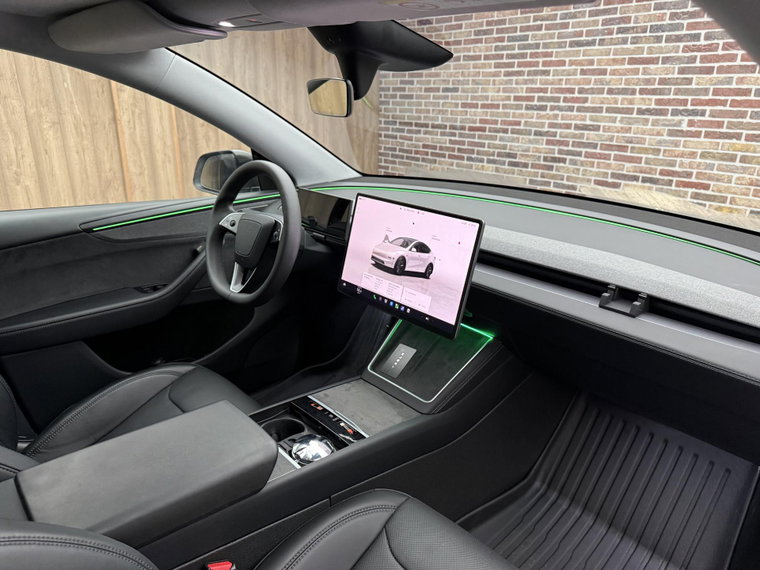 Vehicle Image 28