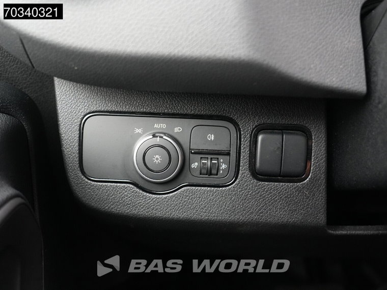 Vehicle Image 40