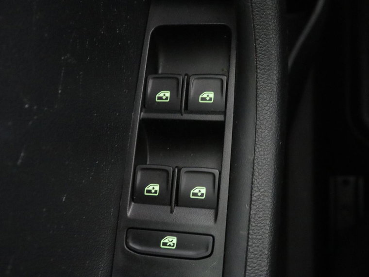 Vehicle Image 26