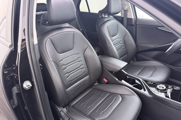 Vehicle Image 16