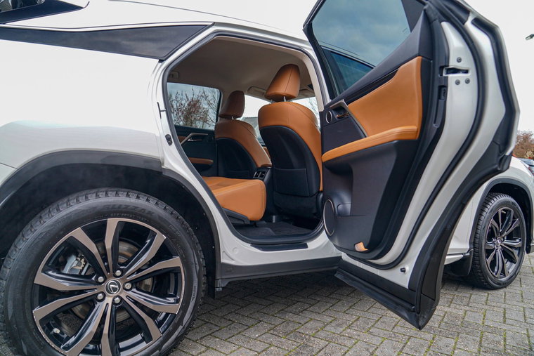 Vehicle Image 16