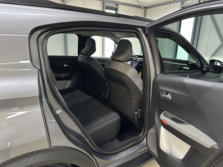 Vehicle Image 28