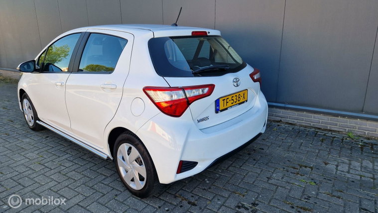 Vehicle Image 8