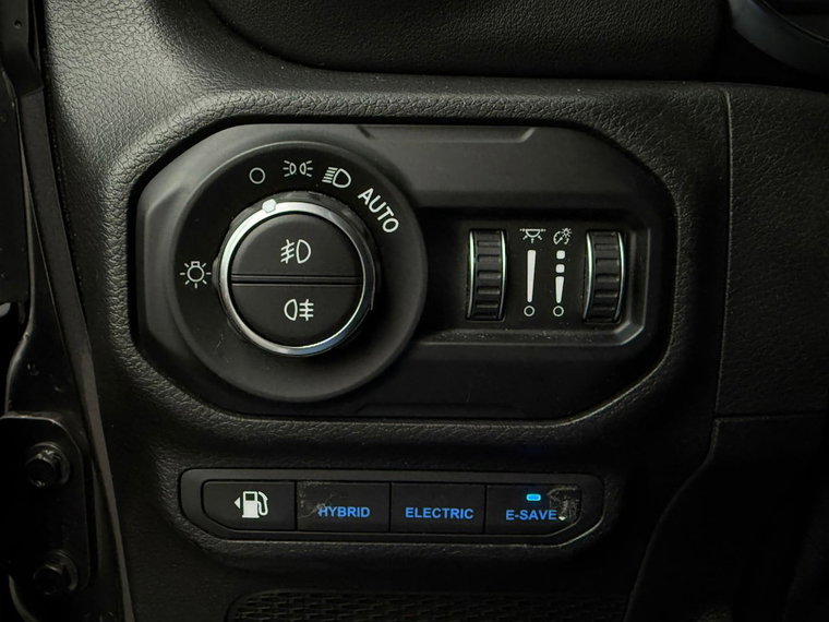 Vehicle Image 25