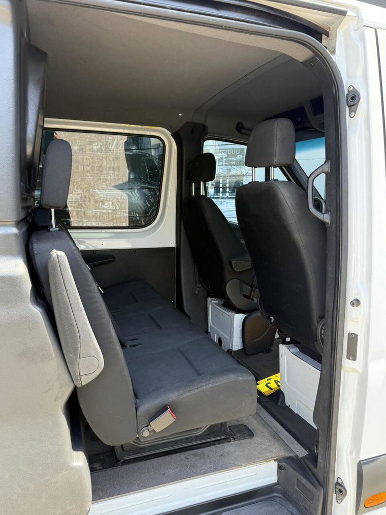 Vehicle Image 25