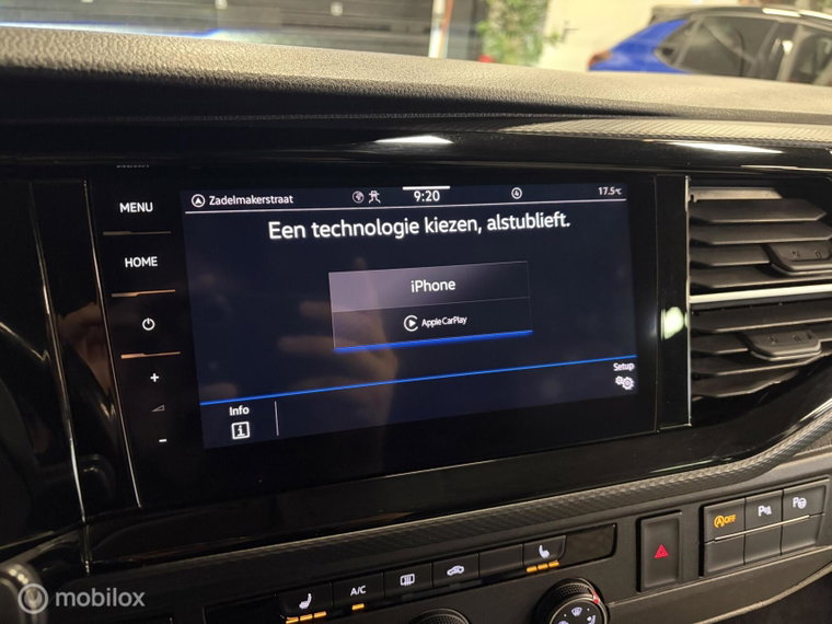 Vehicle Image 32