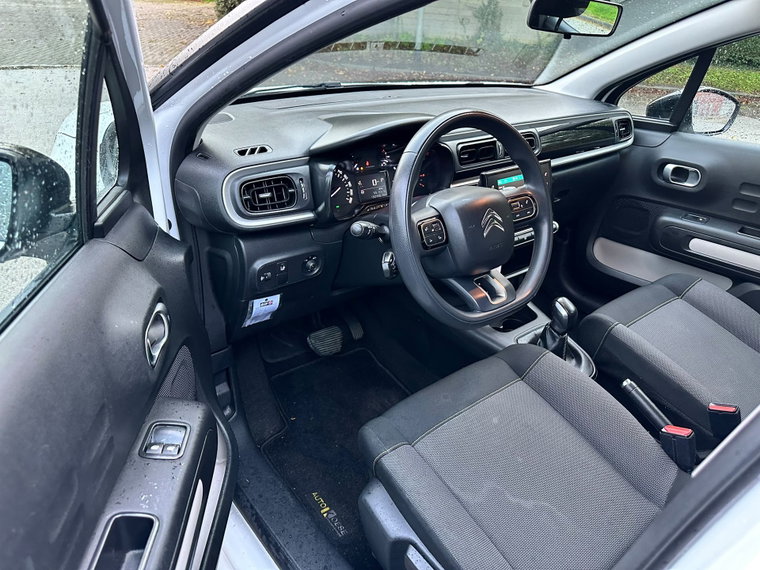 Vehicle Image 18