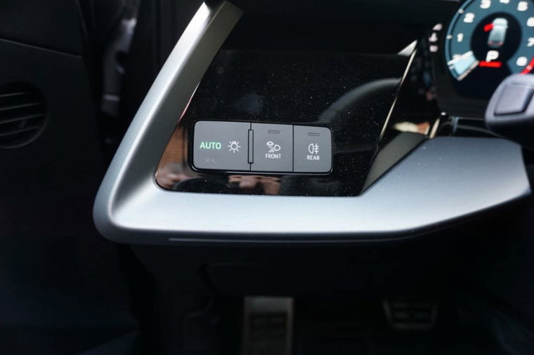 Vehicle Image 23