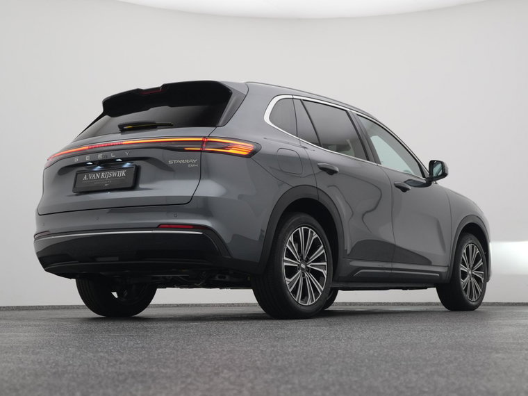 Vehicle Image 16