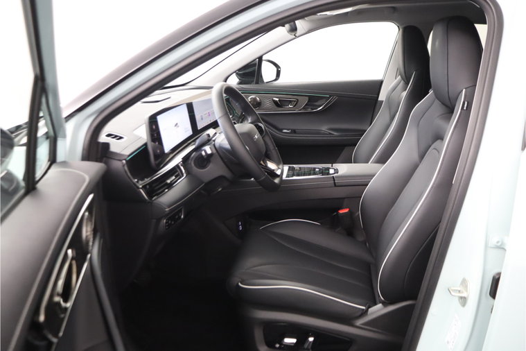 Vehicle Image 16