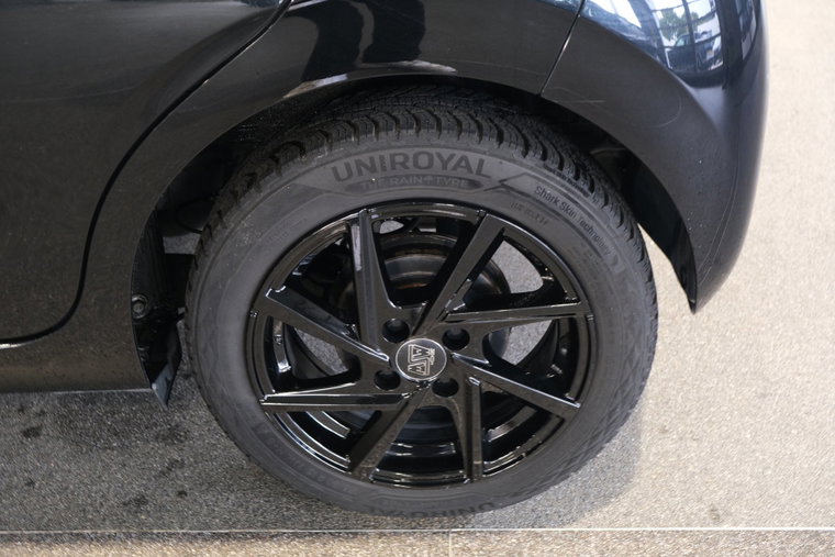 Vehicle Image 16