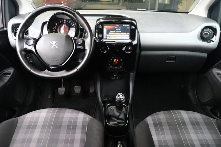 Vehicle Image 11