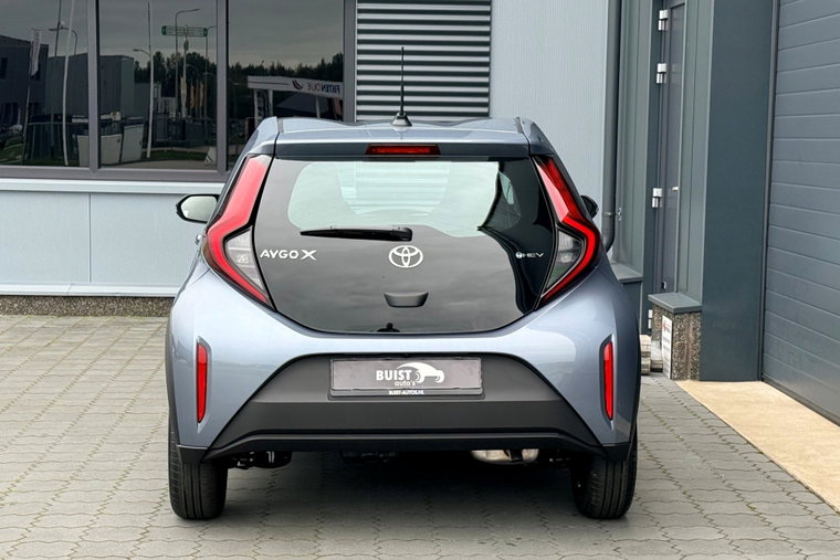 Vehicle Image 32