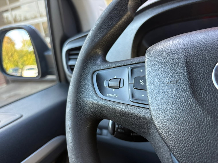 Vehicle Image 26