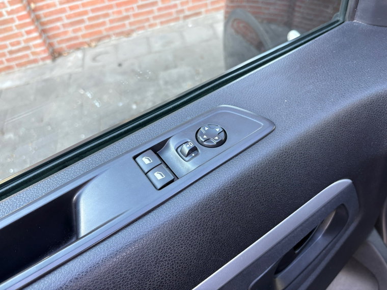 Vehicle Image 28