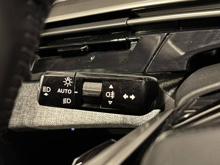 Vehicle Image 24
