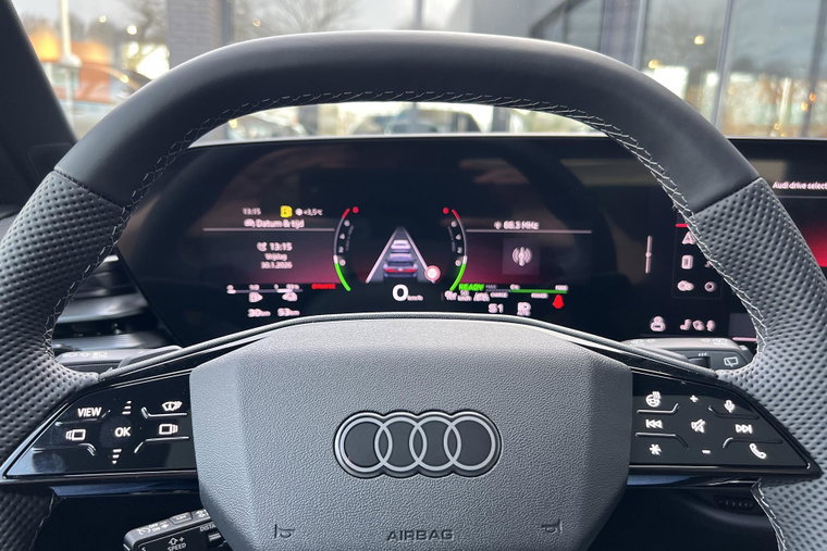 Vehicle Image 22