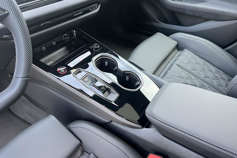 Vehicle Image 32