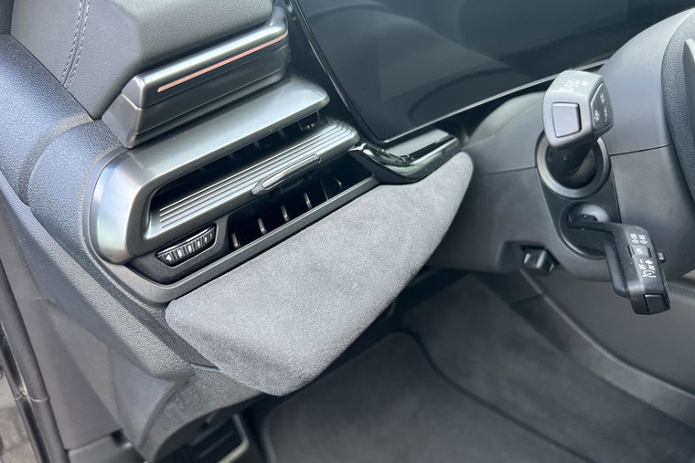 Vehicle Image 33