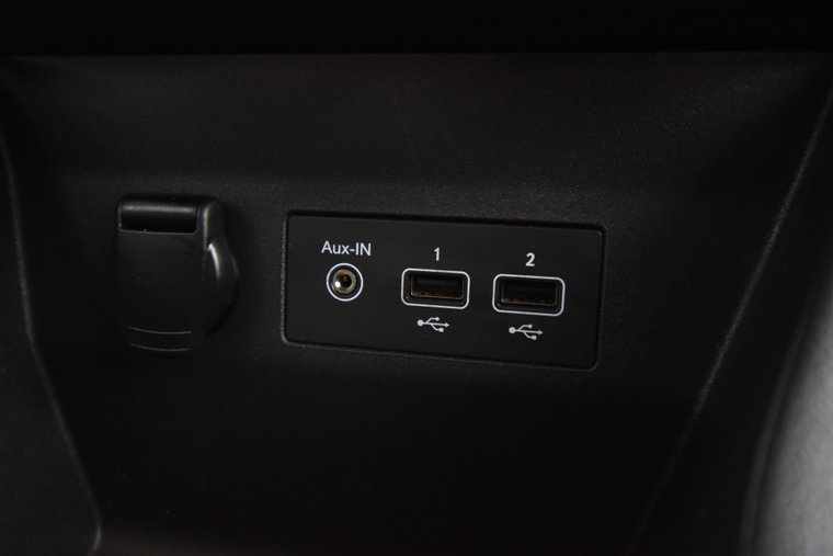 Vehicle Image 25