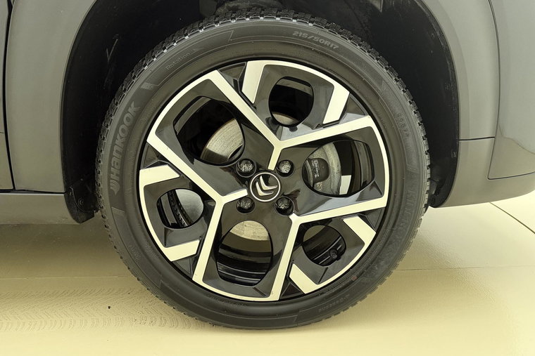 Vehicle Image 12