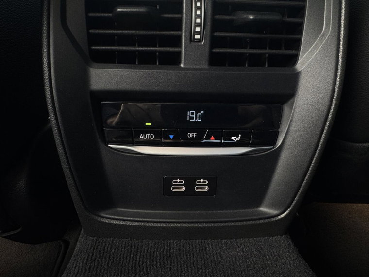 Vehicle Image 28