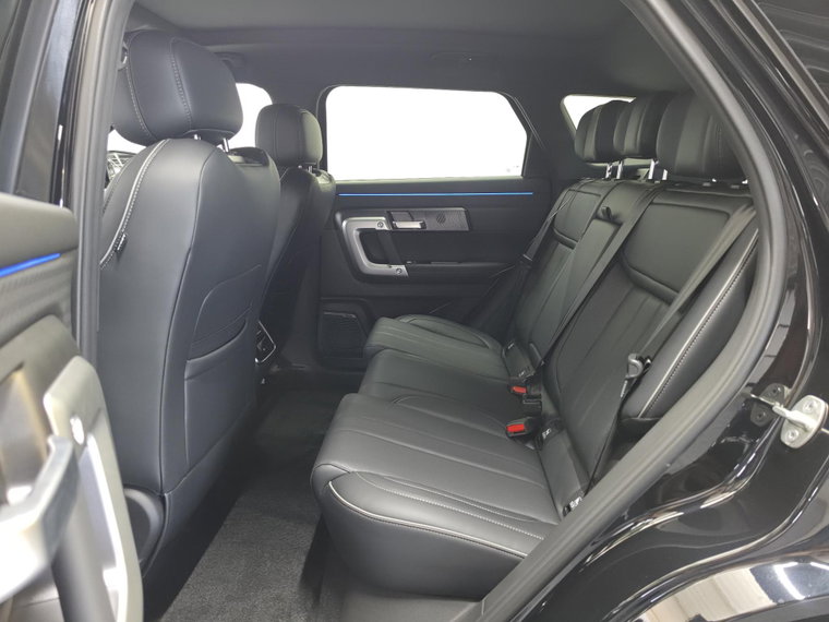 Vehicle Image 17