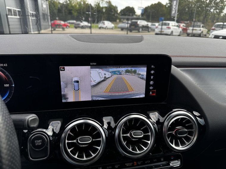 Vehicle Image 28