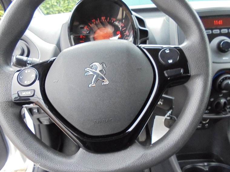 Vehicle Image 14