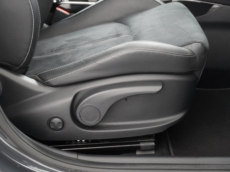 Vehicle Image 38