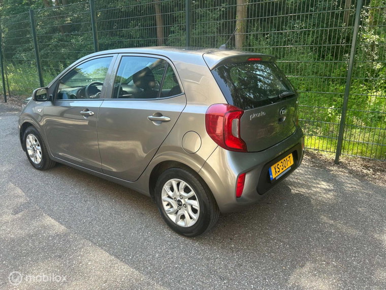 Vehicle Image 17