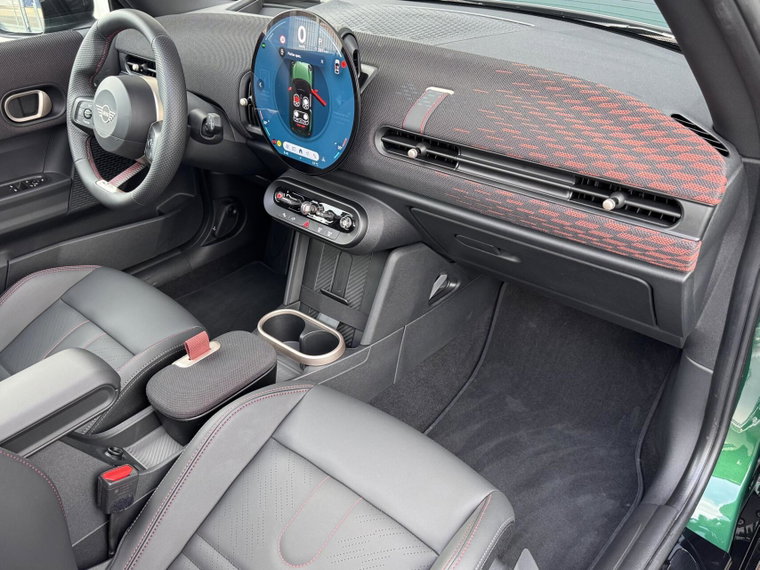 Vehicle Image 16