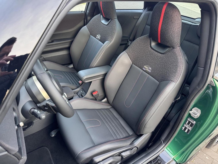 Vehicle Image 19