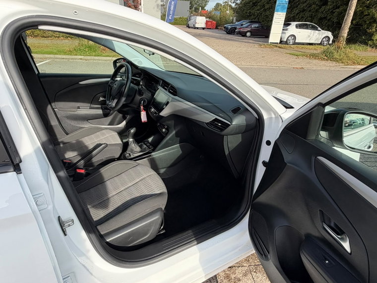 Vehicle Image 12