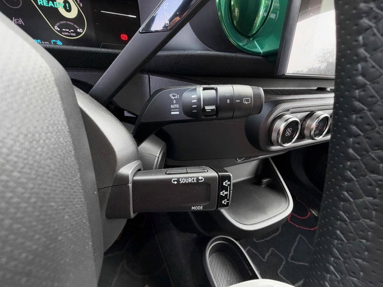 Vehicle Image 28