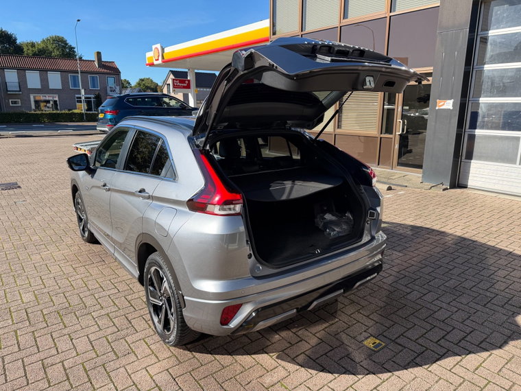 Vehicle Image 32