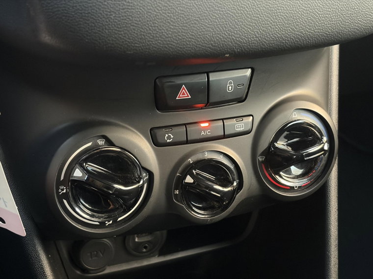 Vehicle Image 25