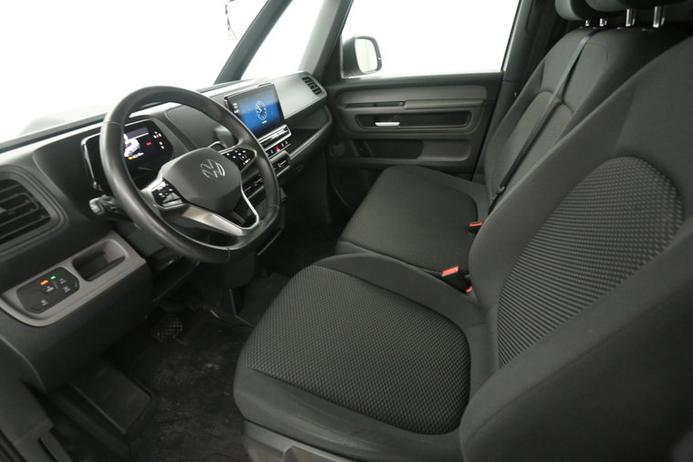 Vehicle Image 25
