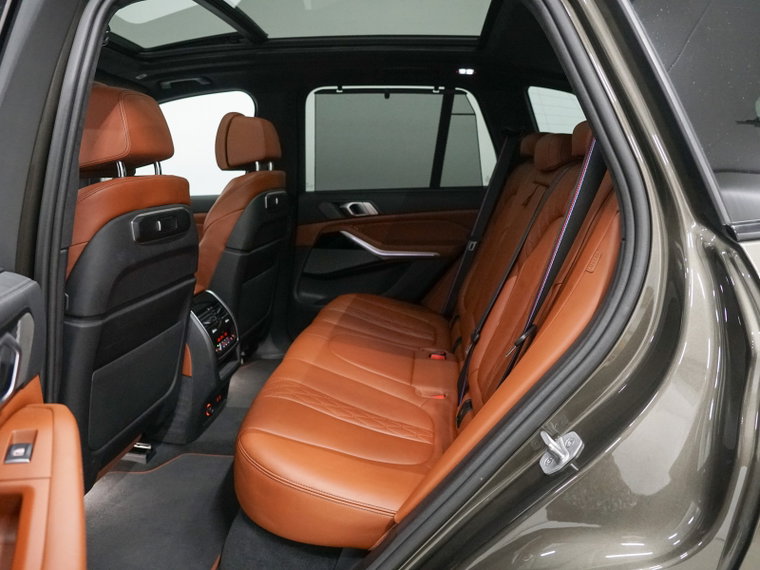Vehicle Image 33