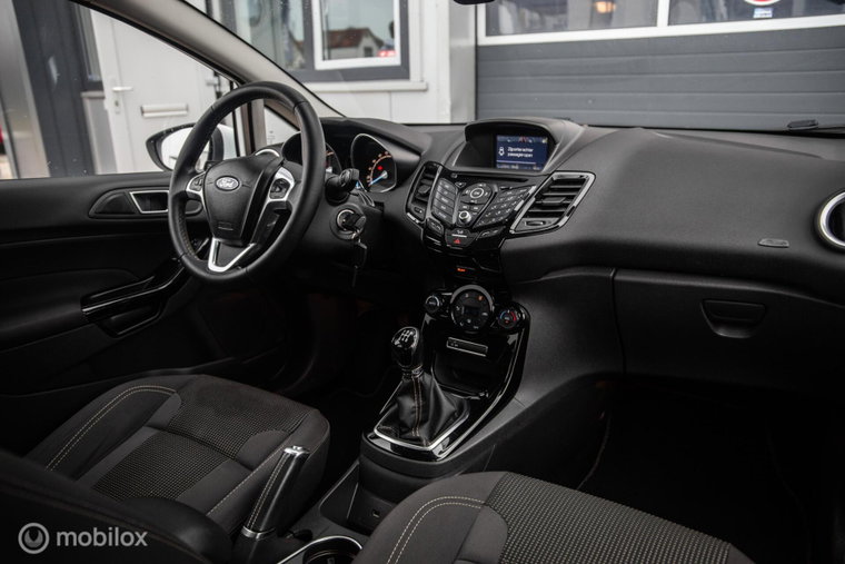 Vehicle Image 12