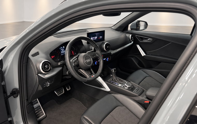 Vehicle Image 6