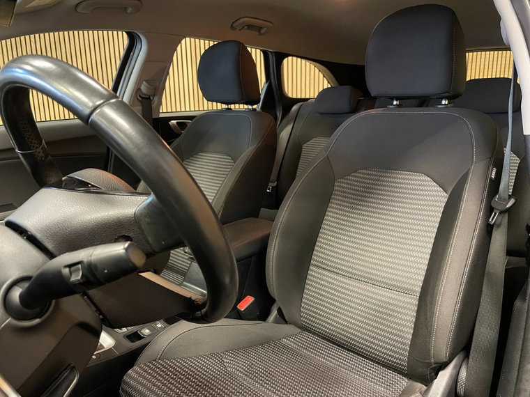 Vehicle Image 35