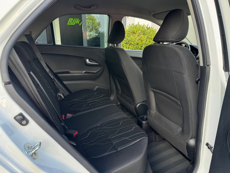 Vehicle Image 19