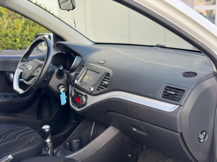 Vehicle Image 24